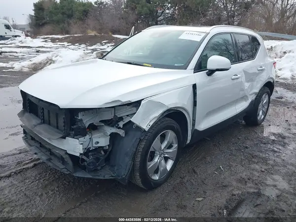 YV4162UK6K2140990 2019 VOLVO XC40 - Image 2