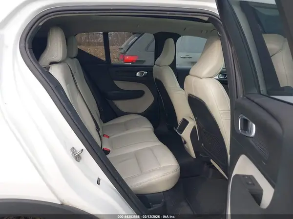 YV4162UK6K2140990 2019 VOLVO XC40 - Image 8