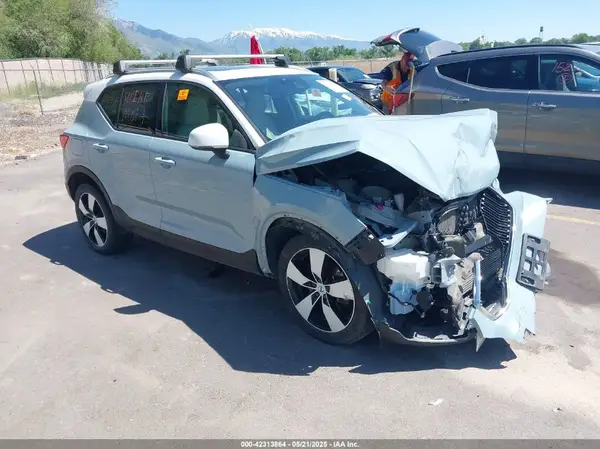 YV4162UK6K2146899 2019 VOLVO XC40 - Image 1