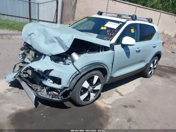 YV4162UK6K2146899 2019 VOLVO XC40 - Image 2