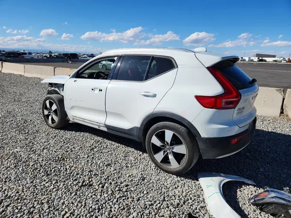 YV4162UK6K2156137 2019 VOLVO XC40 - Image 2