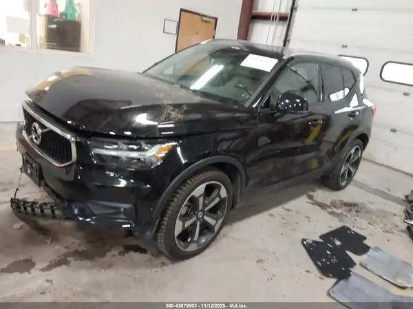 YV4162UK6L2215060 2020 VOLVO XC40 - Image 2