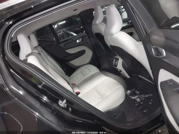 YV4162UK6L2215060 2020 VOLVO XC40 - Image 8
