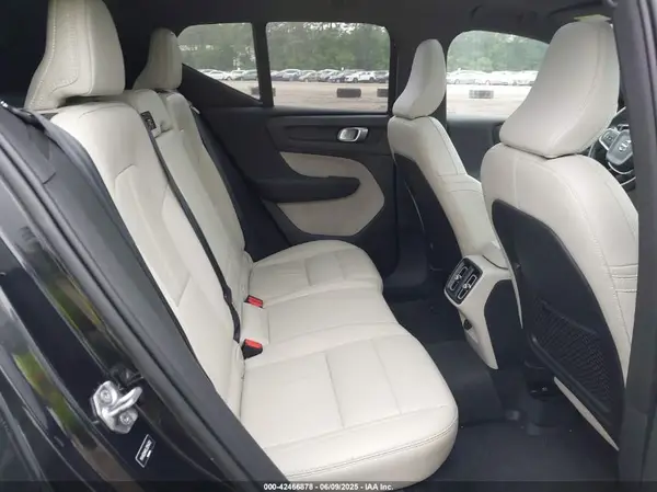 YV4162UK6L2254022 2020 VOLVO XC40 - Image 8