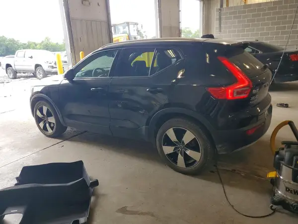YV4162UK6L2280667 2020 VOLVO XC40 - Image 2