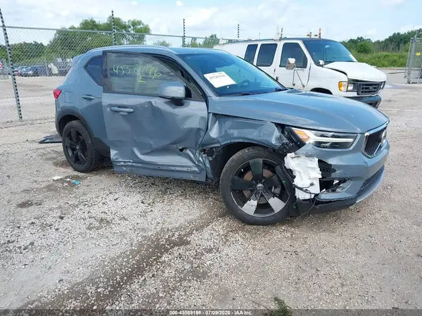 YV4162UK6N2715769 2022 VOLVO XC40 - Image 1