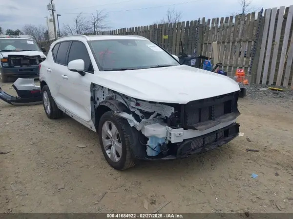 YV4162UK6N2755592 2022 VOLVO XC40 - Image 1