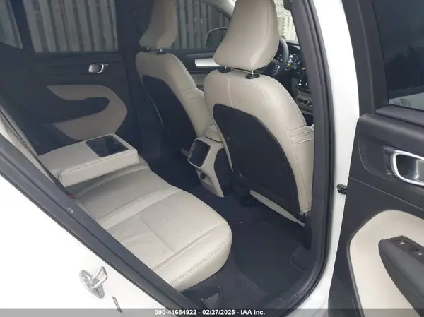 YV4162UK6N2755592 2022 VOLVO XC40 - Image 8