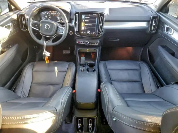 YV4162UK6N2761165 2022 VOLVO XC40 - Image 8