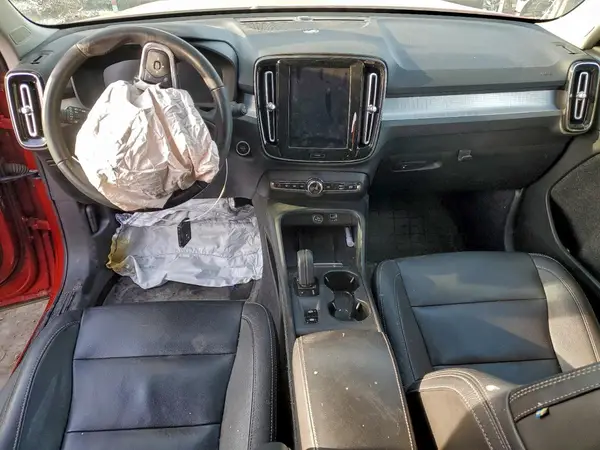 YV4162UK7K2089130 2019 VOLVO XC40 - Image 8