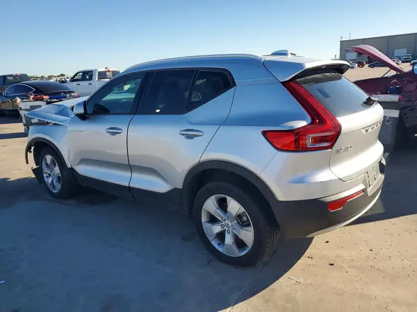 YV4162UK7K2120215 2019 VOLVO XC40 - Image 2