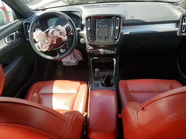 YV4162UK7K2123020 2019 VOLVO XC40 - Image 8