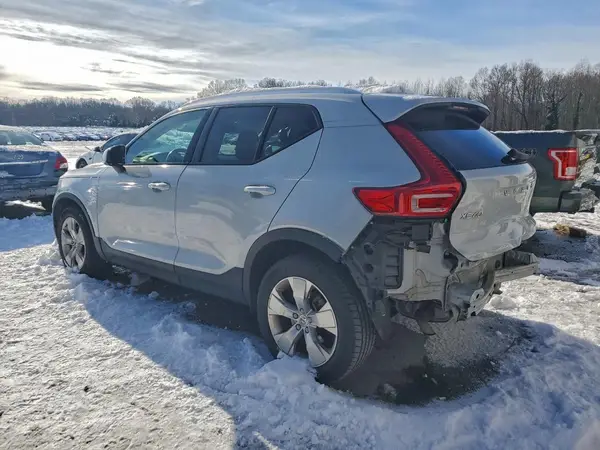 YV4162UK7L2203340 2020 VOLVO XC40 - Image 2