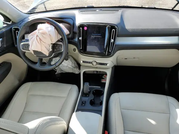 YV4162UK7L2269189 2020 VOLVO XC40 - Image 8