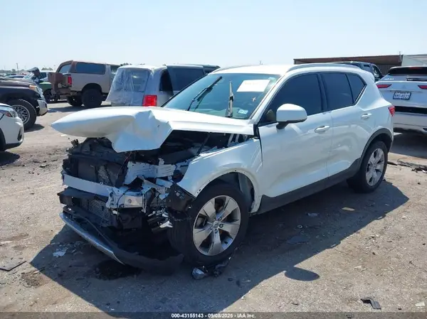 YV4162UK7M2464551 2021 VOLVO XC40 - Image 2