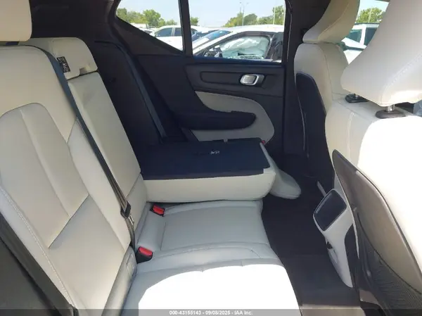 YV4162UK7M2464551 2021 VOLVO XC40 - Image 8