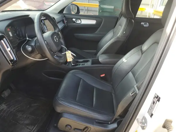 2021 VOLVO XC40 auction photo 7