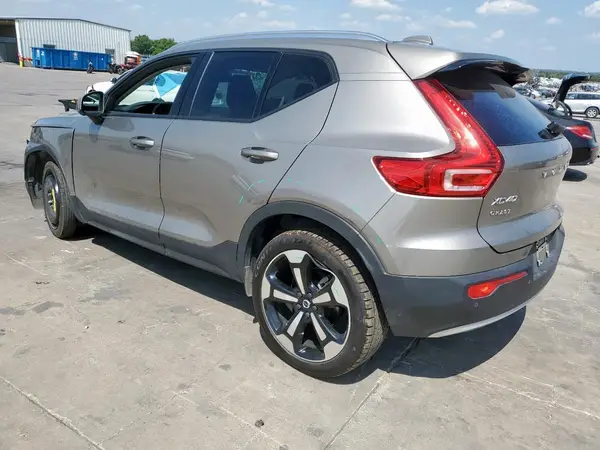 YV4162UK7N2681552 2022 VOLVO XC40 - Image 2