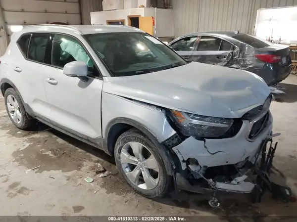 YV4162UK7N2759893 2022 VOLVO XC40 - Image 1