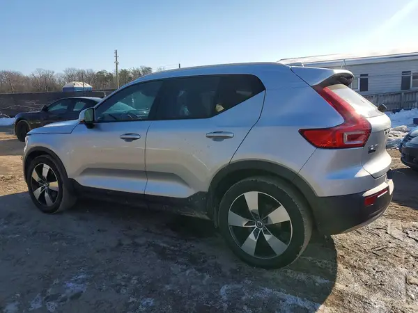 YV4162UK8K2056377 2019 VOLVO XC40 - Image 2