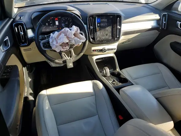 YV4162UK8K2056377 2019 VOLVO XC40 - Image 8