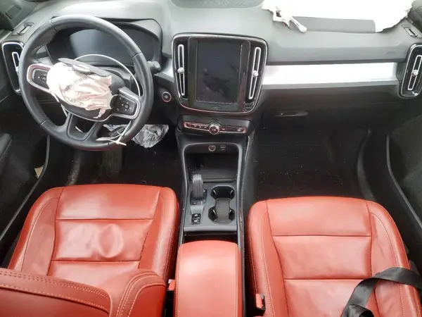 YV4162UK8K2070747 2019 VOLVO XC40 - Image 8
