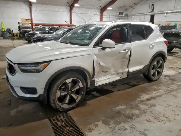 YV4162UK8K2142160 2019 VOLVO XC40 - Image 1