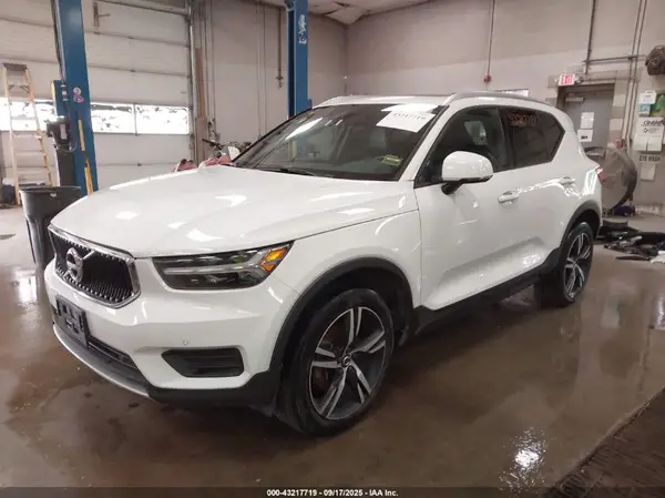 YV4162UK8L2181798 2020 VOLVO XC40 - Image 2