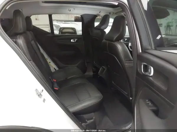 YV4162UK8L2181798 2020 VOLVO XC40 - Image 8