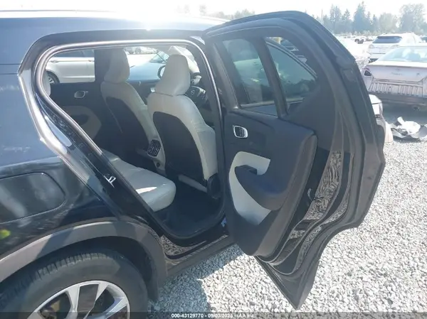 YV4162UK8L2267757 2020 VOLVO XC40 - Image 8