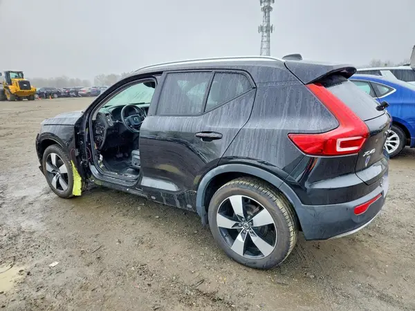 YV4162UK8L2323857 2020 VOLVO XC40 - Image 2