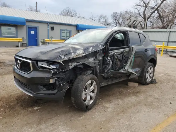 YV4162UK8L2328427 2020 VOLVO XC40 - Image 1