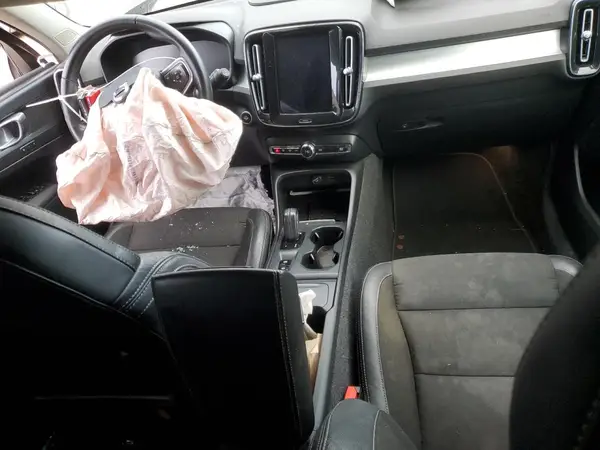 YV4162UK8L2328427 2020 VOLVO XC40 - Image 8