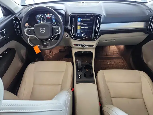 YV4162UK8M2409381 2021 VOLVO XC40 - Image 8