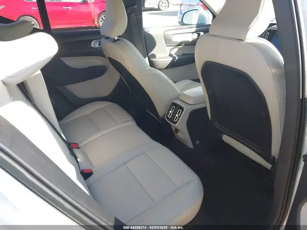 YV4162UK8M2415214 2021 VOLVO XC40 - Image 8