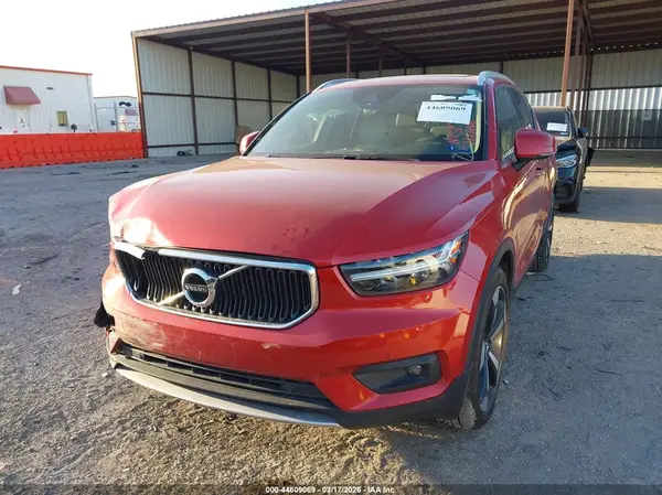 YV4162UK8M2419697 2021 VOLVO XC40 - Image 2