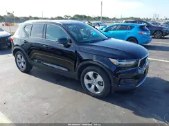 YV4162UK8M2430120 2021 VOLVO XC40
