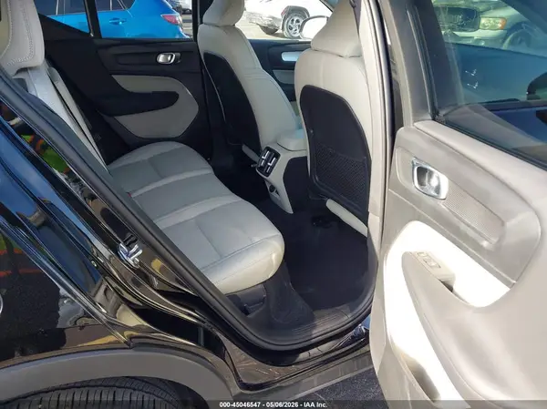 YV4162UK8M2430120 2021 VOLVO XC40 - Image 8