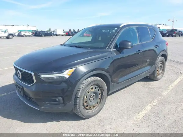 YV4162UK8M2465370 2021 VOLVO XC40 - Image 2