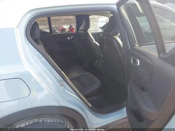 YV4162UK9K2053147 2019 VOLVO XC40 - Image 8