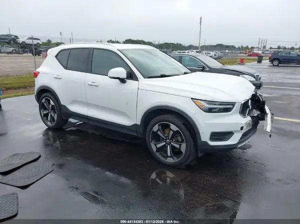 YV4162UK9K2059076 2019 VOLVO XC40 - Image 1