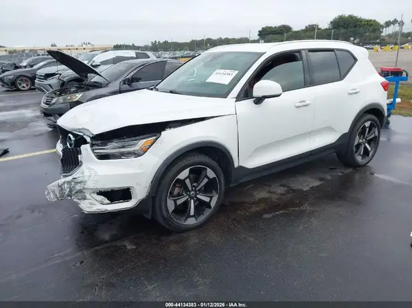 YV4162UK9K2059076 2019 VOLVO XC40 - Image 2