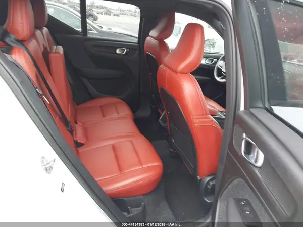 YV4162UK9K2059076 2019 VOLVO XC40 - Image 8