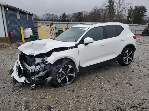 YV4162UK9K2071843 2019 VOLVO XC40 - Image 1