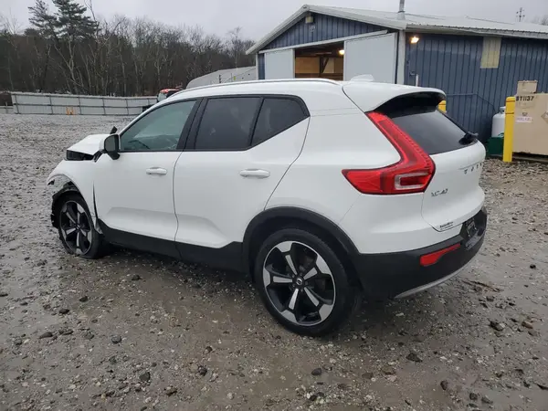 YV4162UK9K2071843 2019 VOLVO XC40 - Image 2