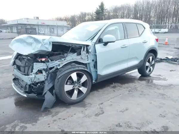YV4162UK9K2111273 2019 VOLVO XC40 - Image 2