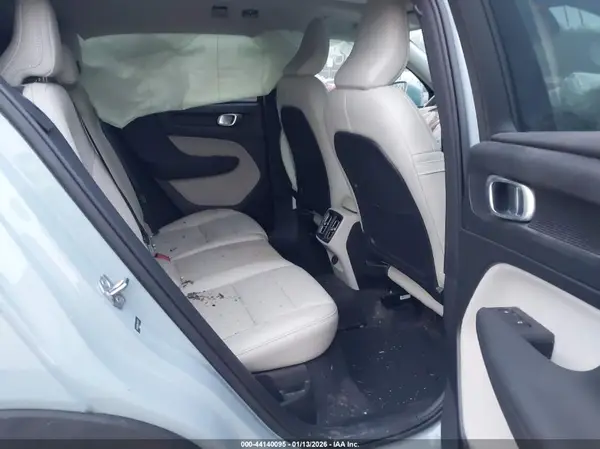 YV4162UK9K2111273 2019 VOLVO XC40 - Image 8