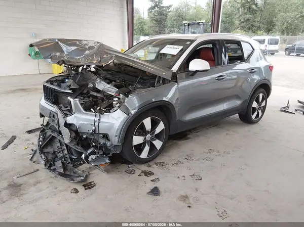 YV4162UK9K2116277 2019 VOLVO XC40 - Image 2