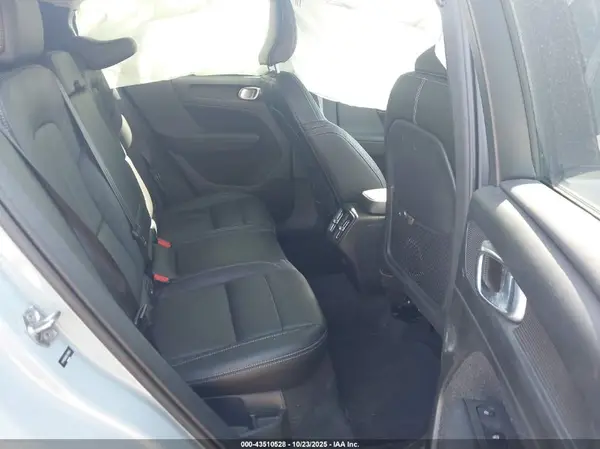 YV4162UK9K2118854 2019 VOLVO XC40 - Image 8