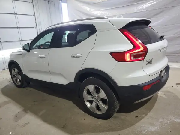 YV4162UK9K2136920 2019 VOLVO XC40 - Image 2